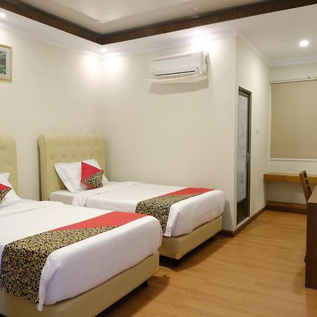 Joyful Hotel Tanjung Pandan Bagian luar foto