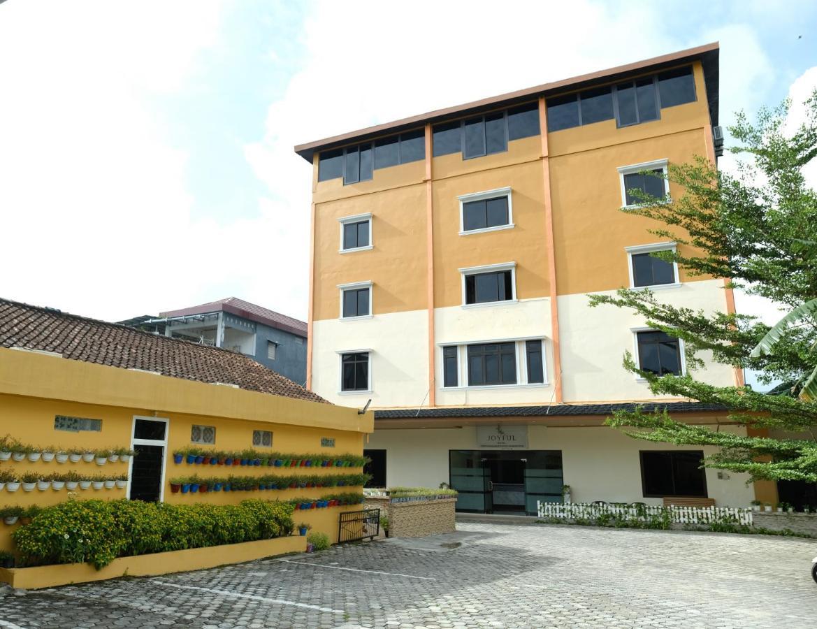 Joyful Hotel Tanjung Pandan Bagian luar foto