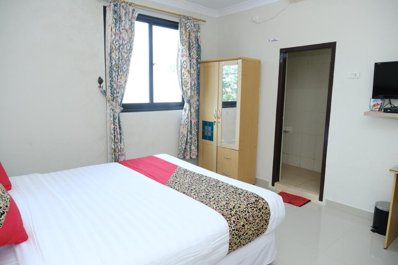 Joyful Hotel Tanjung Pandan Bagian luar foto
