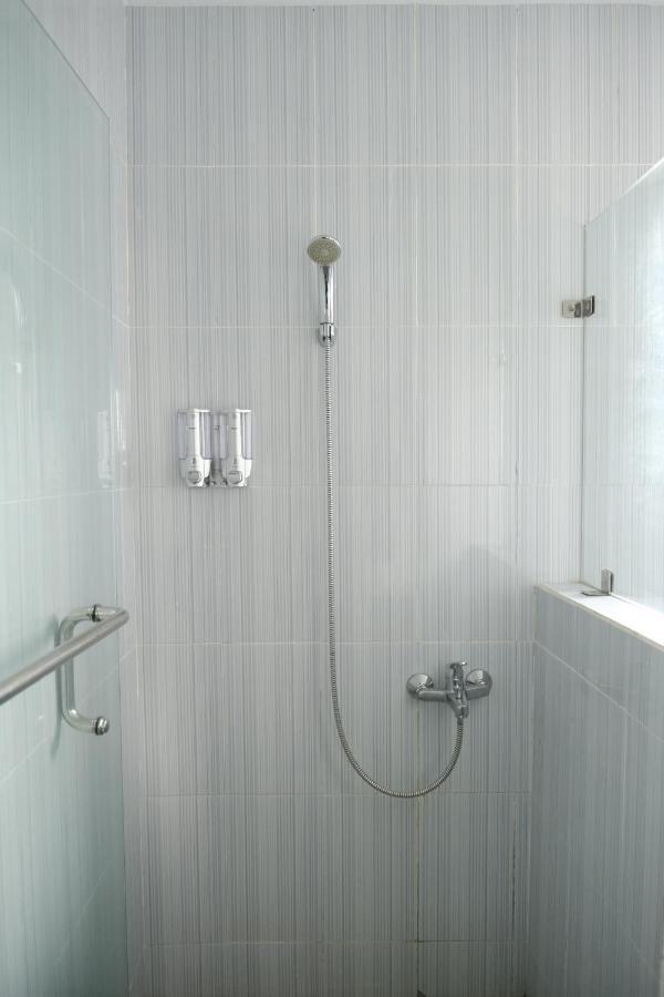 Joyful Hotel Tanjung Pandan Bagian luar foto