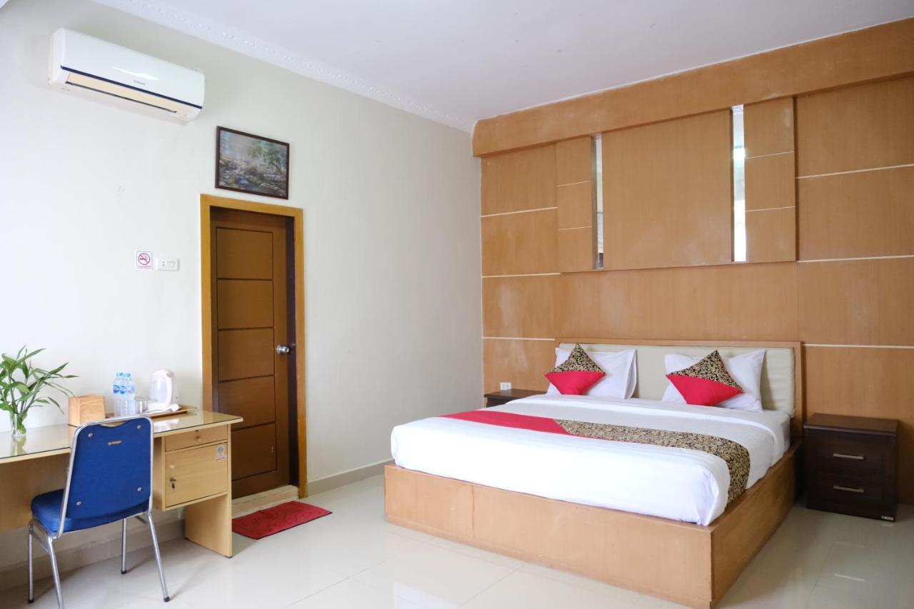 Joyful Hotel Tanjung Pandan Bagian luar foto