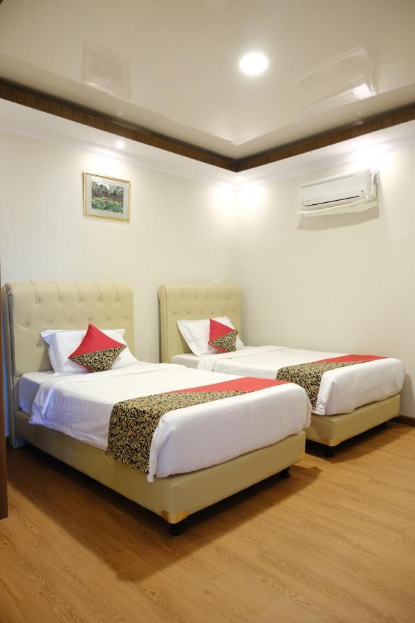 Joyful Hotel Tanjung Pandan Bagian luar foto