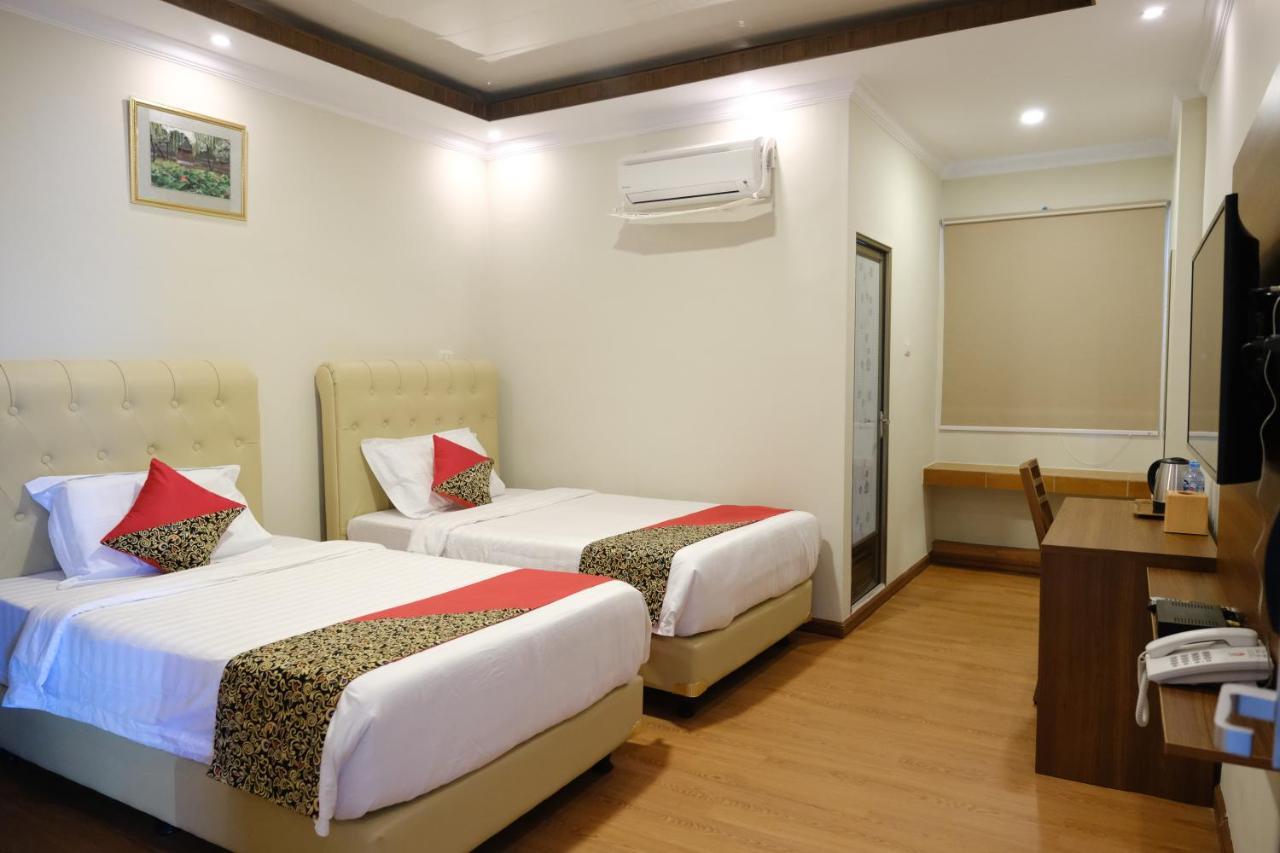 Joyful Hotel Tanjung Pandan Bagian luar foto
