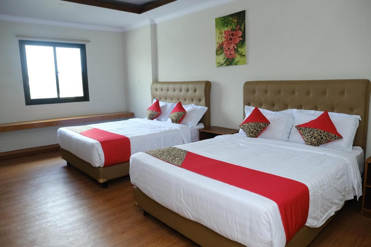 Joyful Hotel Tanjung Pandan Bagian luar foto