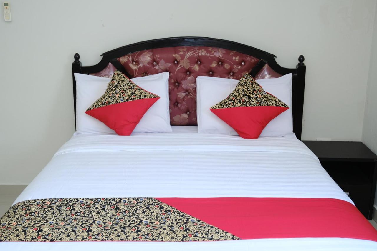 Joyful Hotel Tanjung Pandan Bagian luar foto