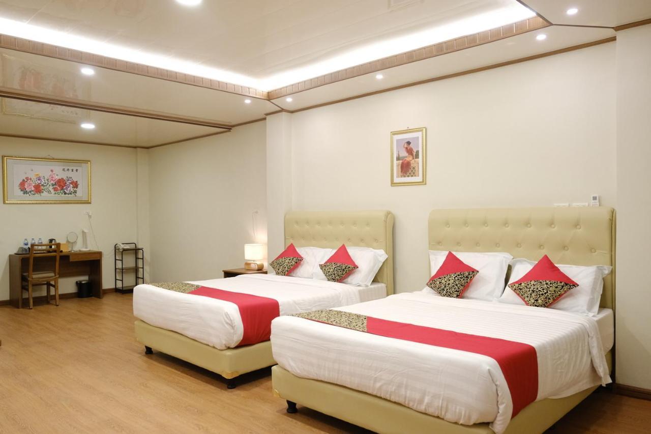 Joyful Hotel Tanjung Pandan Bagian luar foto
